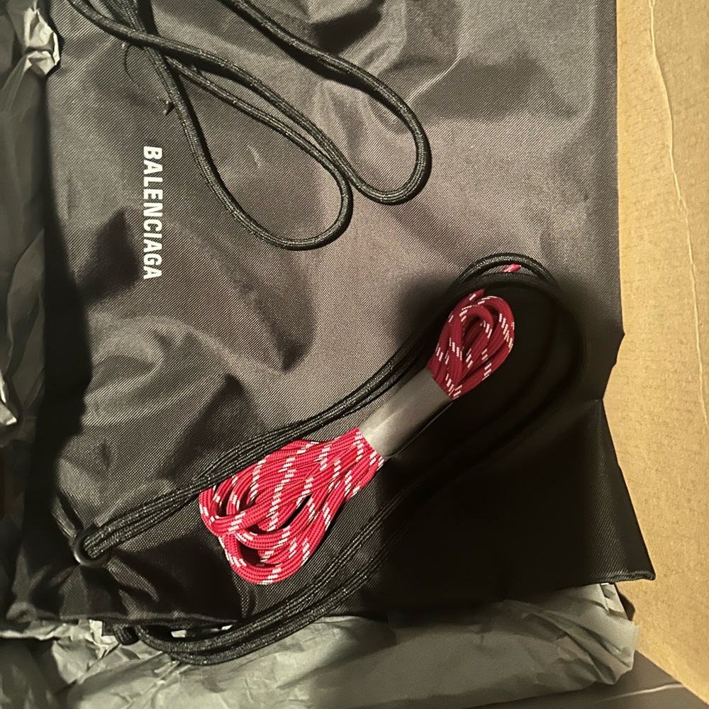 Balenciaga Triple S Dark Red sneakers - Picture 9 of 10